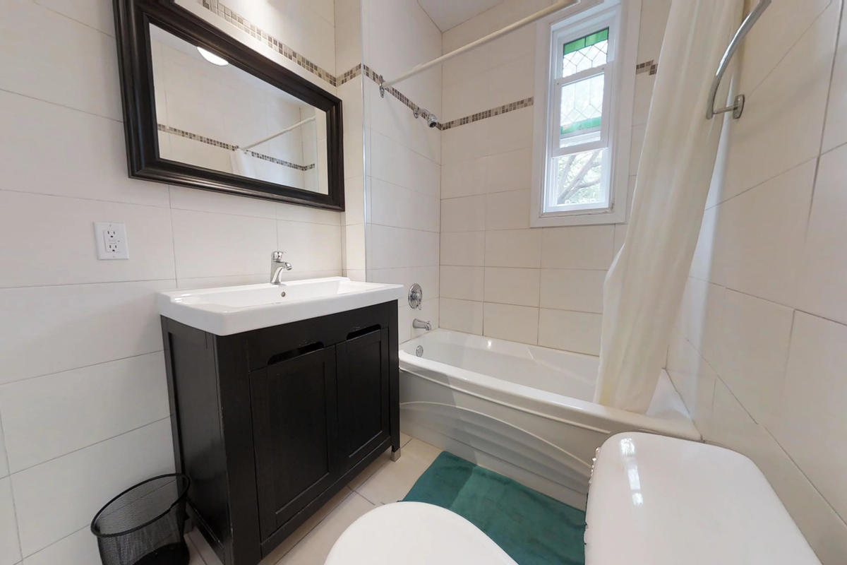 Salle de bain d'un logement étudiant à Montréal